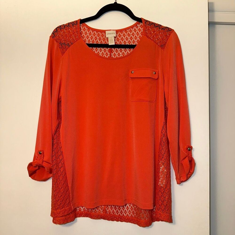 Chicos Women’s Size 1 (Medium) Orange Red Lace Detail Roll Tab Sleeve Shirt EUC